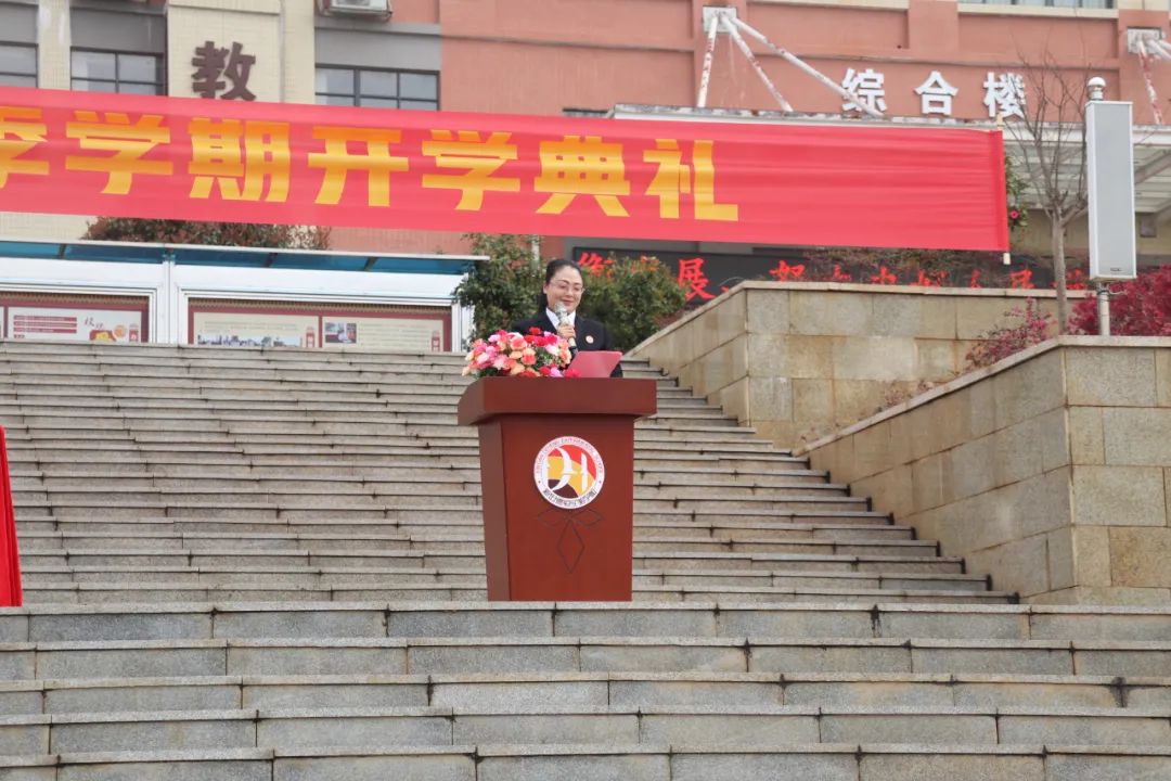 开学典礼 | 不负春光,"犇"向未来 - 新田德恒实验学校